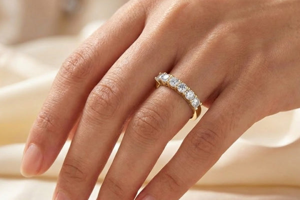 כל מה שצריך לדעת לפני בחירת טבעת האירוסין המושלמת