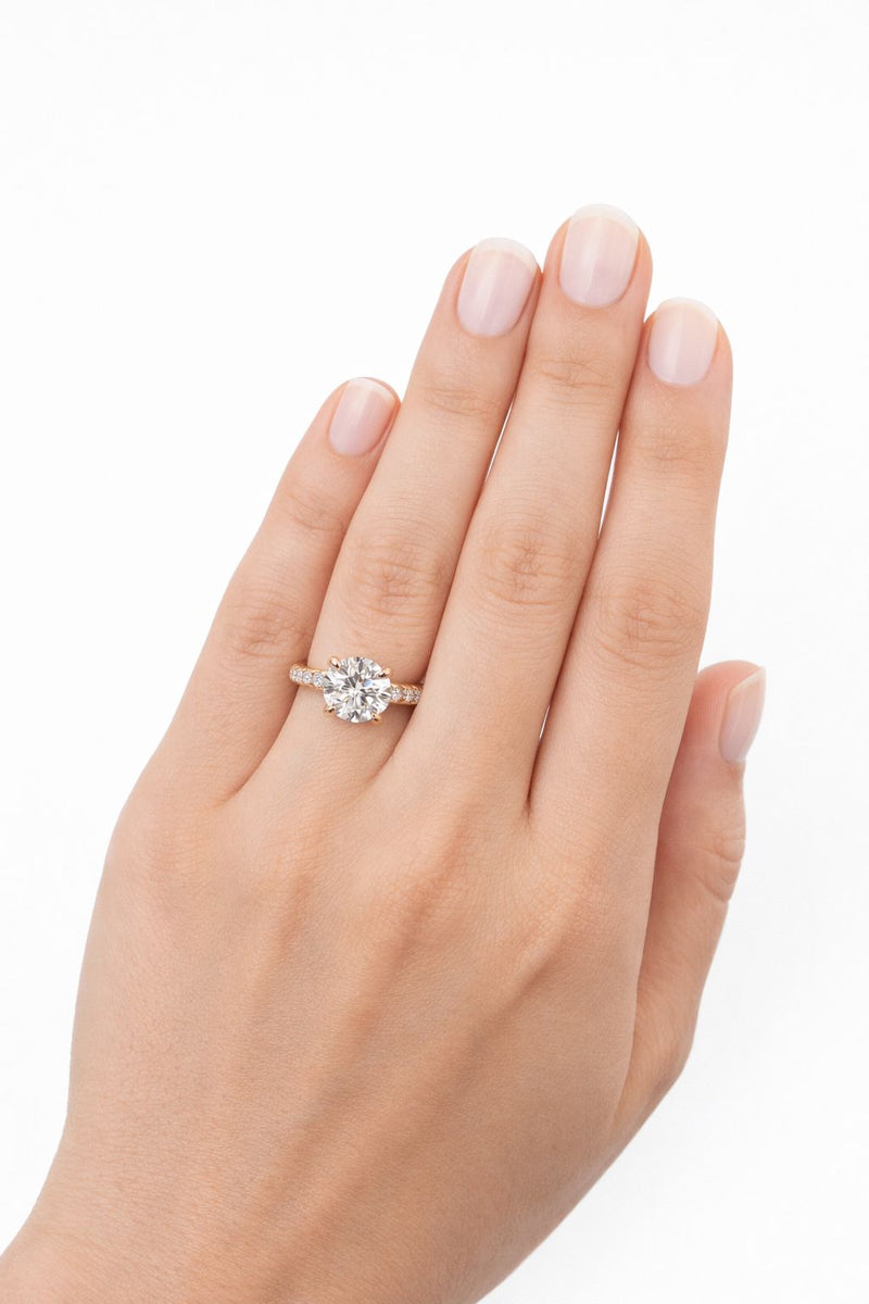 טבעת סוליטר ואבני צד